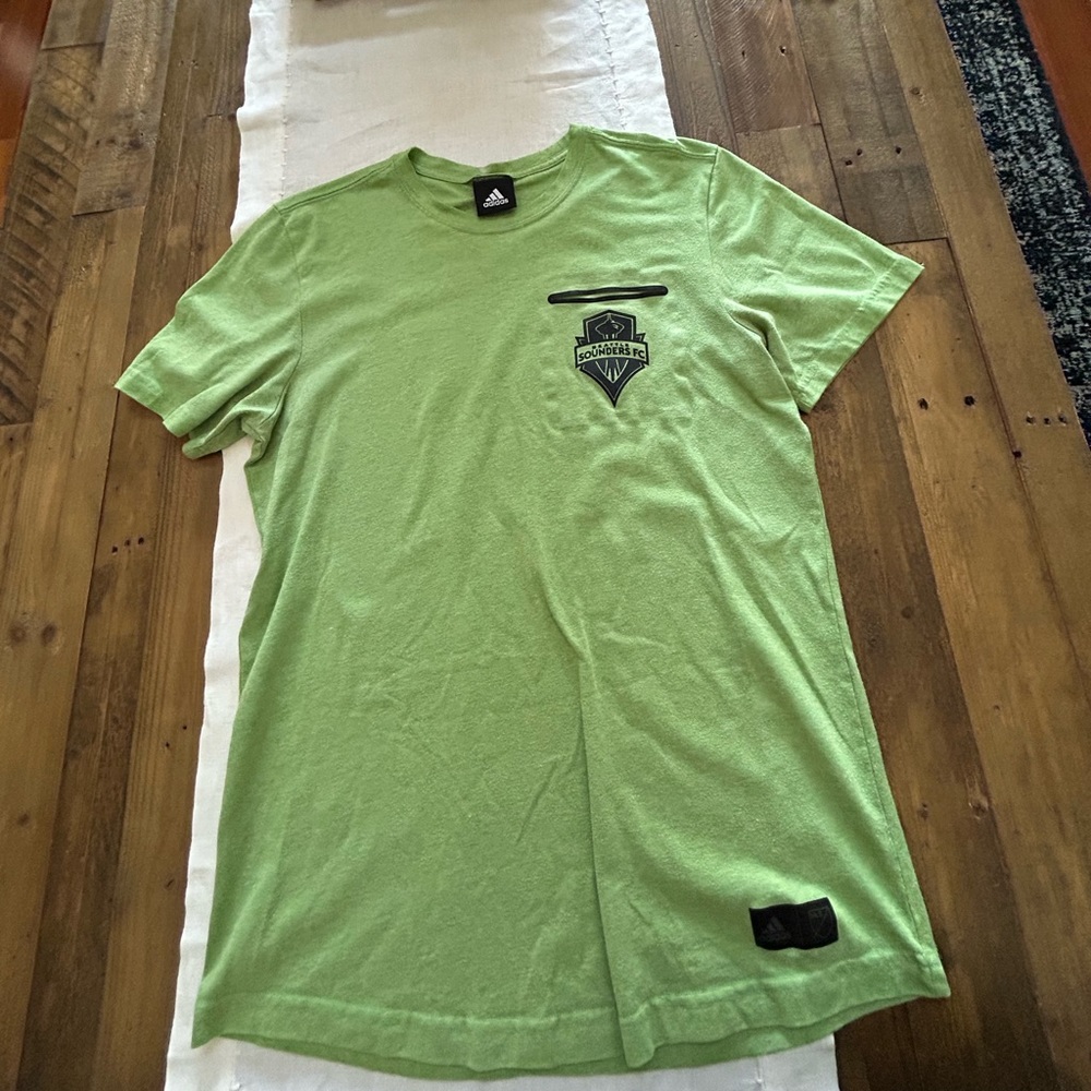 Pre-owned Seattle Sounders MLS ADIDAS S/S Tee. Men’s medium.